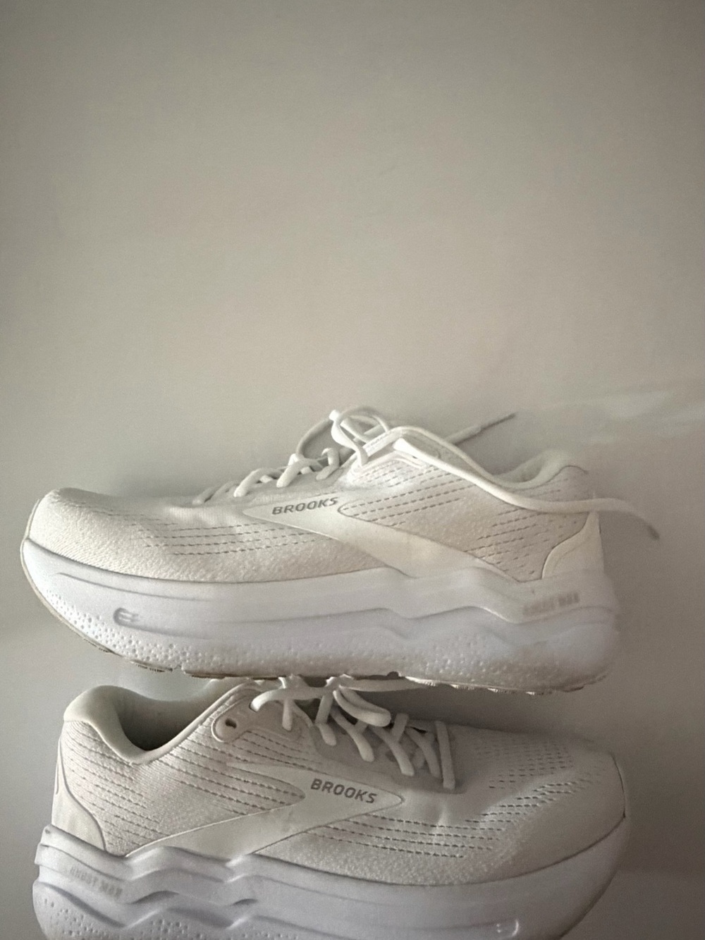 Brooks Mens ghost max 2 White Athletic Running Sneakers 9 wide - Picture 5 of 7